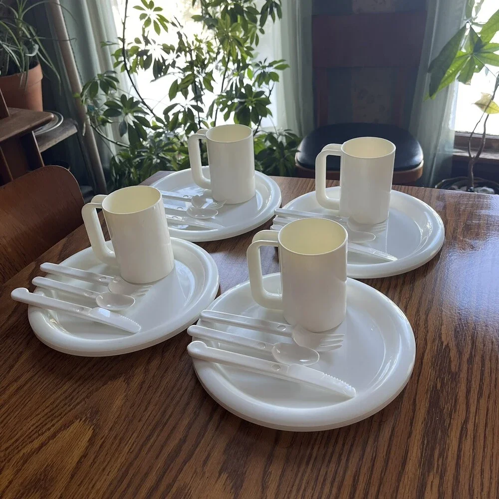 VTG 70s Picnic Camping Travel Set For 4 Heavy Duty White Plastic Acrylic Dishes